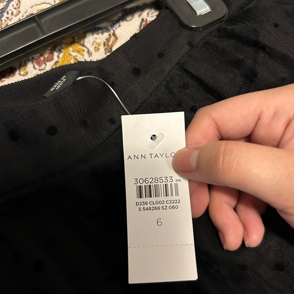 New Ann Taylor Star Pleated Skirt Size 6 - Picture 7 of 7